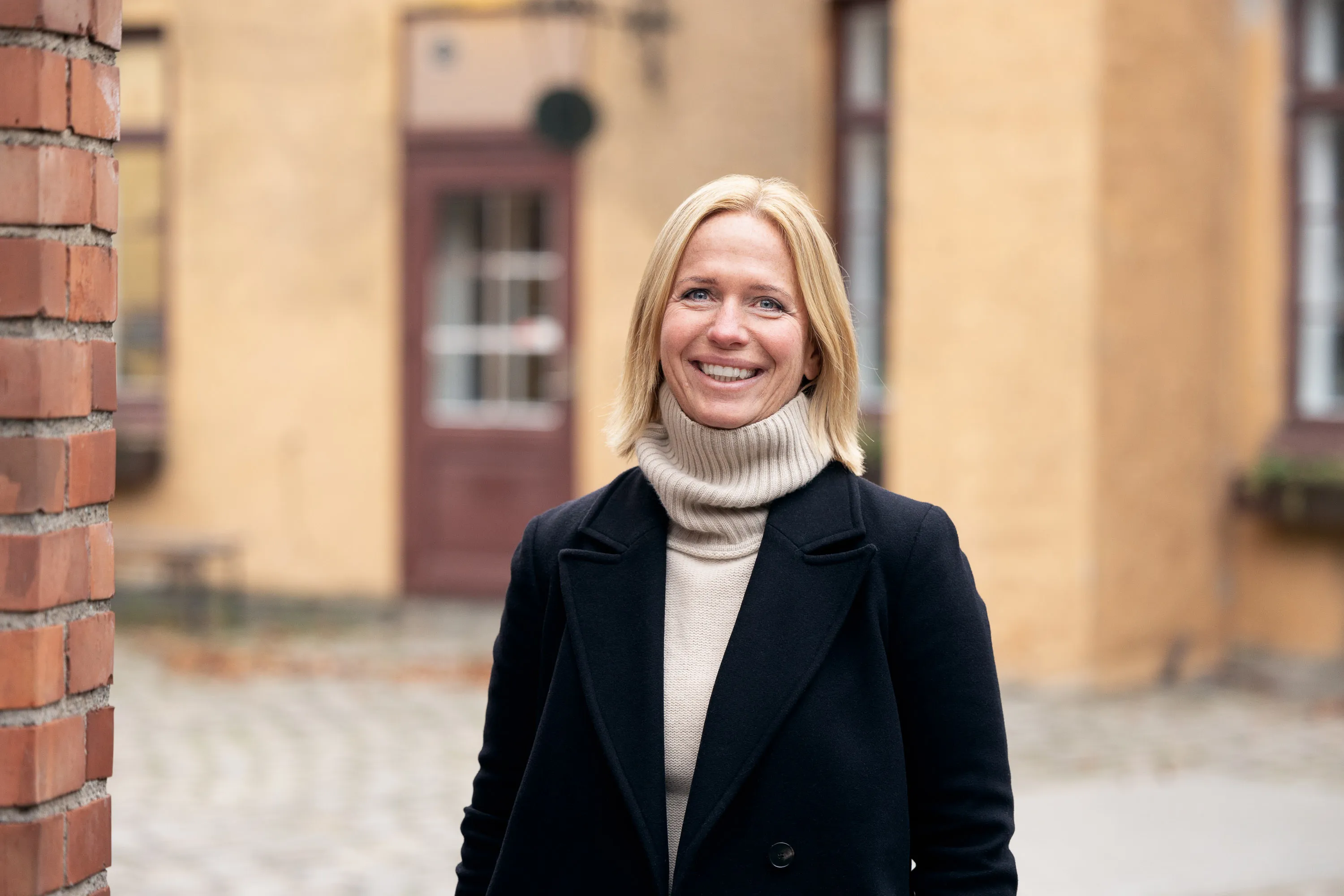 Utendørs portrett av ansatt i Oslo for presse og media – fotograf Mats Bakken