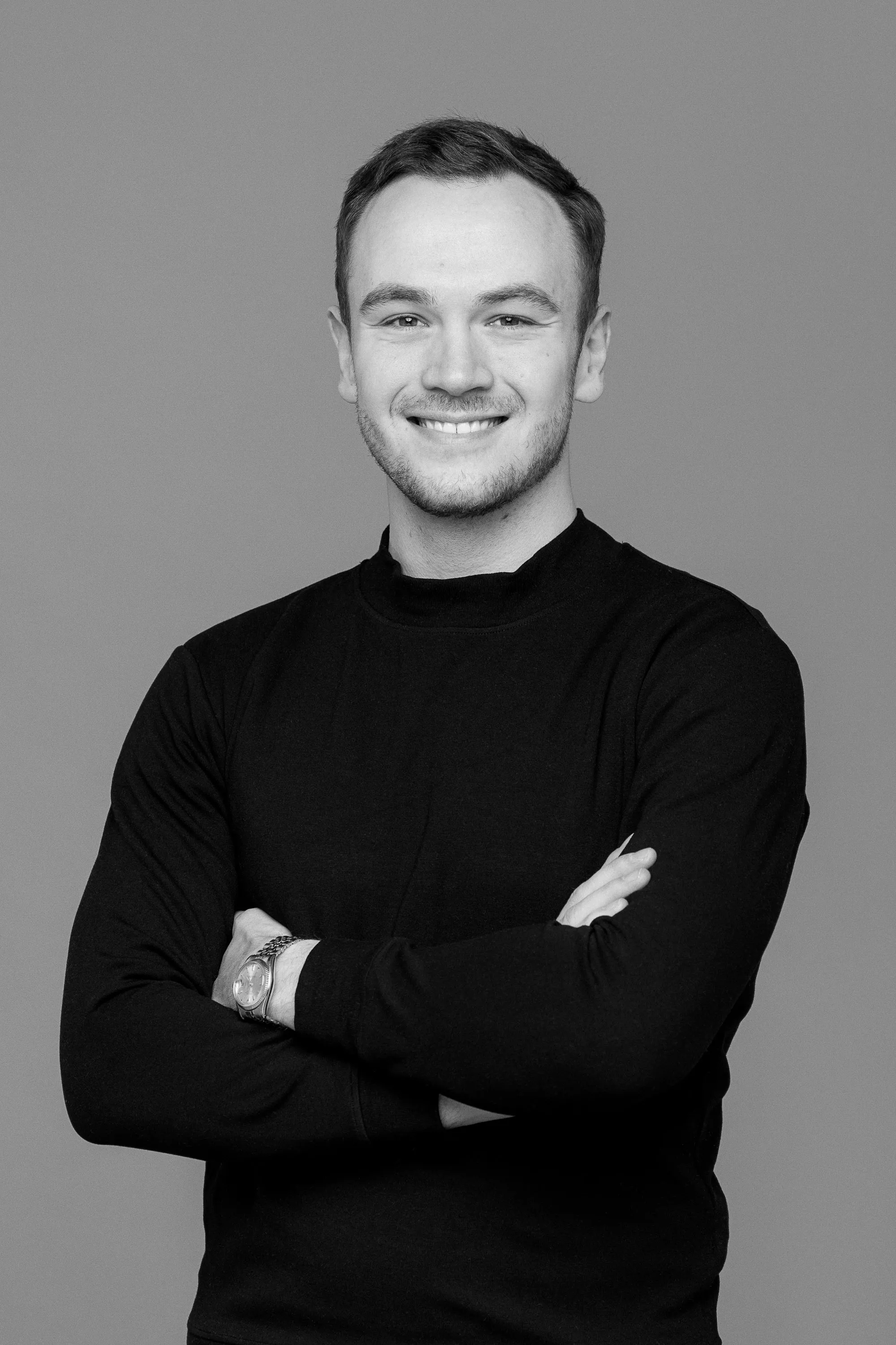 Headshot av medarbeider fotografert i studio i Oslo