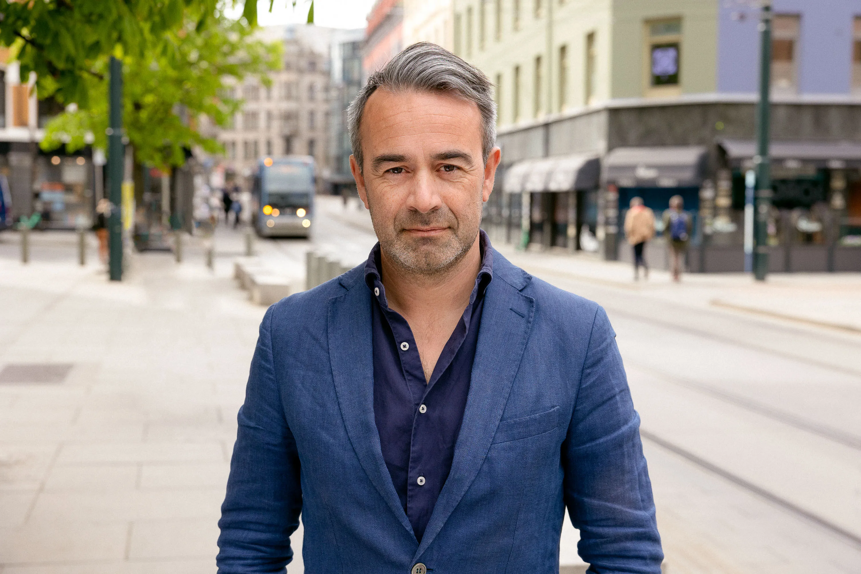 Utendørs ansattportrett til bedriftens nettside, Oslo