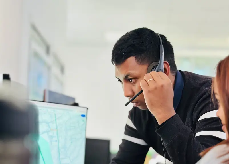 Conseiller client chez Gethumancall auditant au quotidien afin que le CCC respecte toujours les normes ISO 18295