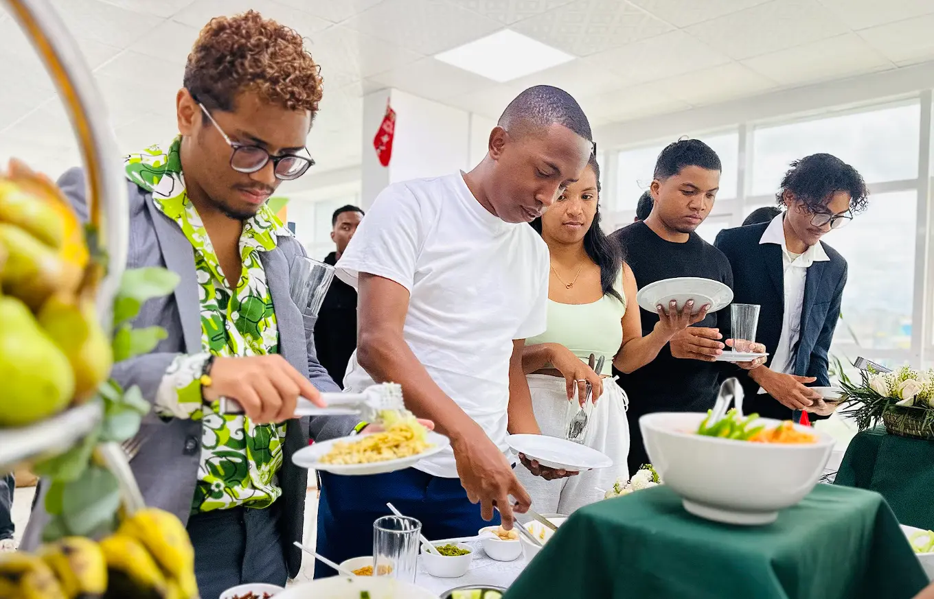 Quelques expériences culinaires chez gethumancall pour améliorer le service client en restaurant