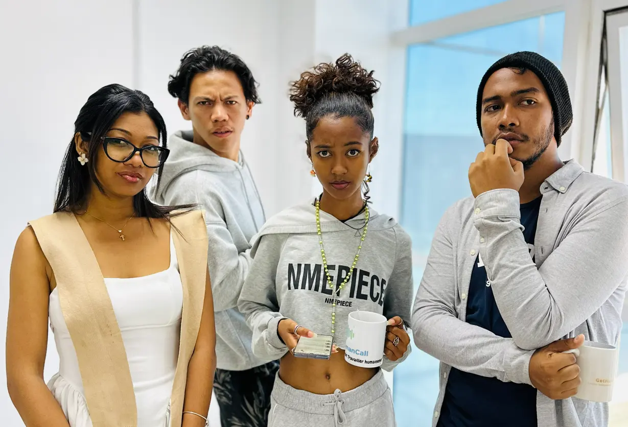 des conseillers clients chez gethumancall, professionnels pour contourner des questions