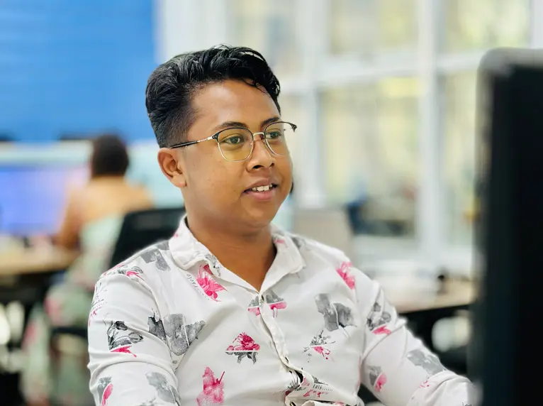 Conseiller client gérant le service client aérien