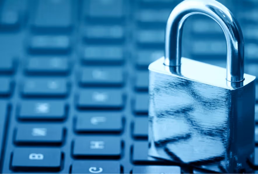 un clavier et un cadenas