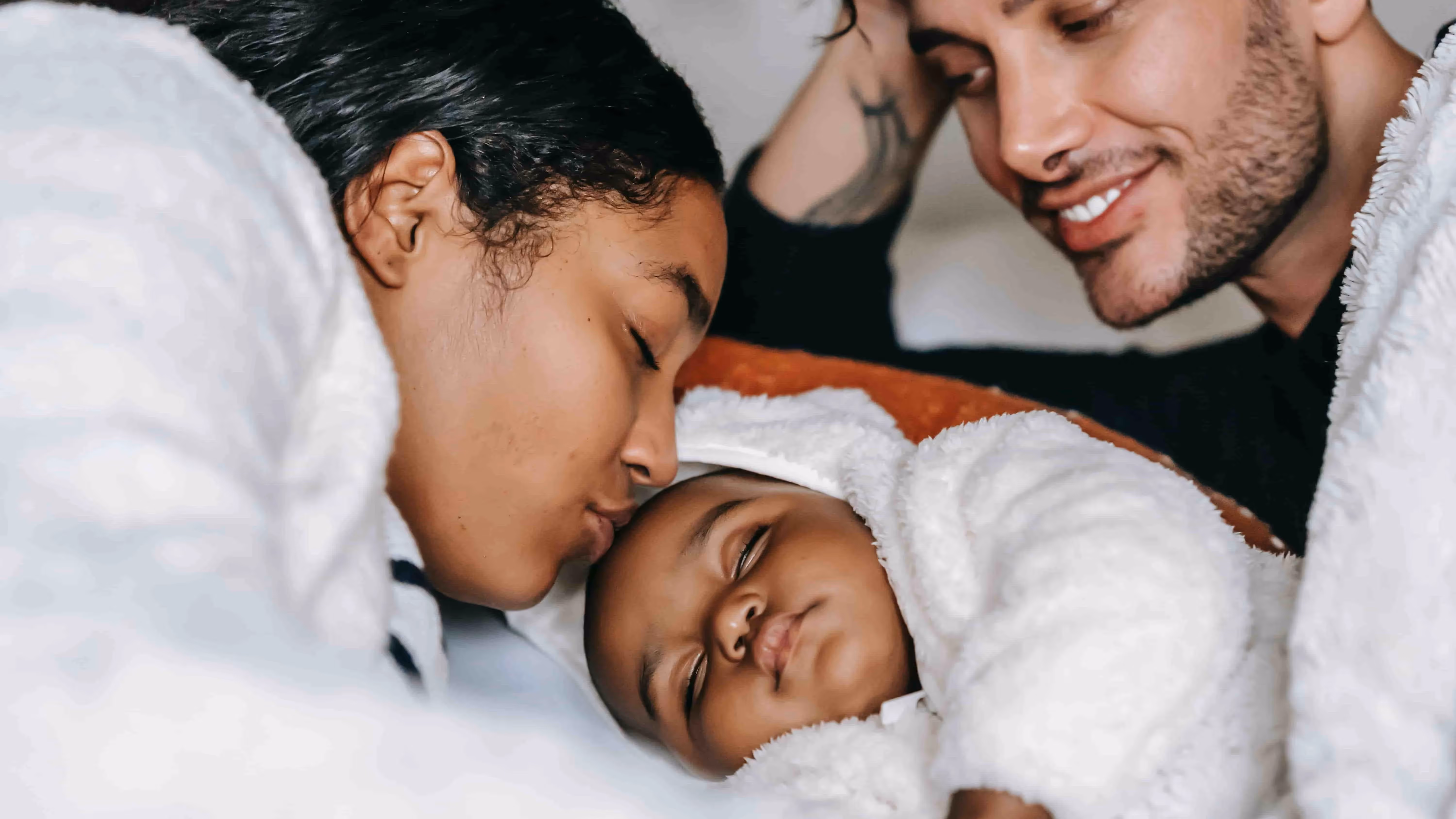 I bisogni del bambino nella ricerca scientifica: dalla pappa… alle coccole!