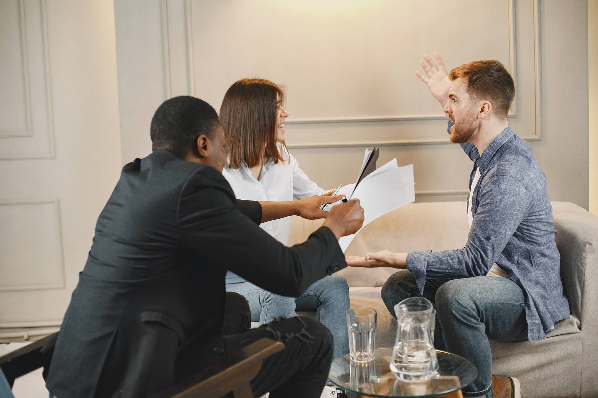 causas conflictos entre hermanos adultos