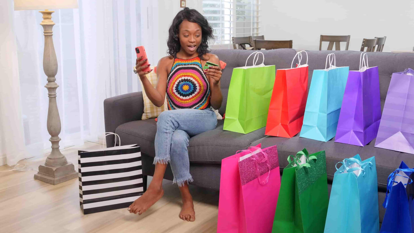 Oniomania: lo shopping compulsivo che provoca l’impulso morboso agli acquisti
