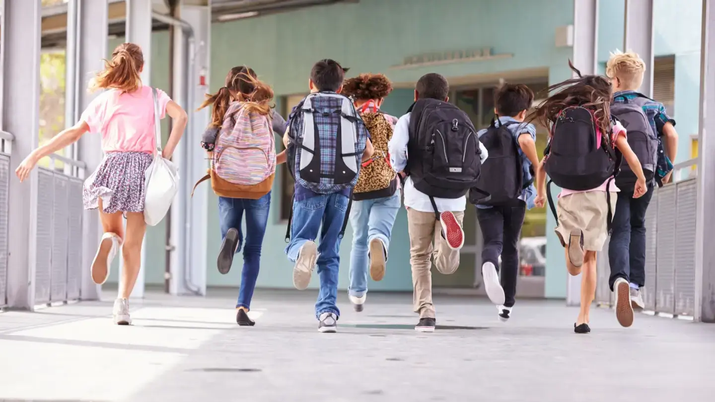 La fine della scuola: stress genitoriale tra vacanza e compiti?