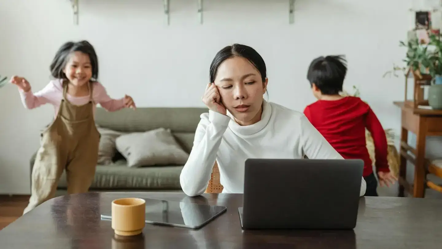 Lavoro di cura e carriera: i risvolti psicologici sulle donne