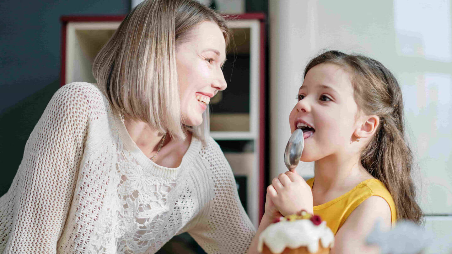 Il bambino, il cibo e i genitori