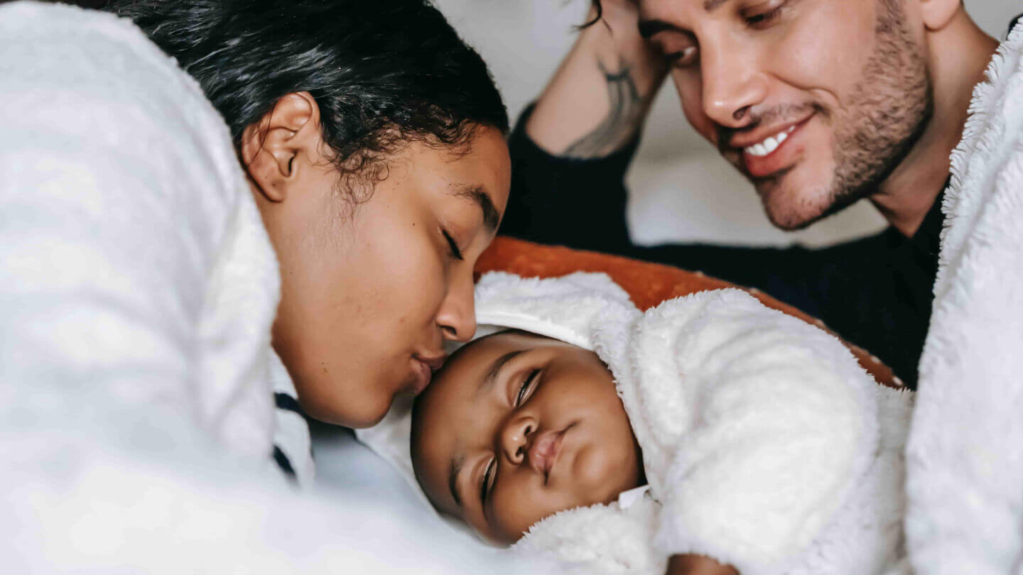 I bisogni del bambino nella ricerca scientifica: dalla pappa… alle coccole!