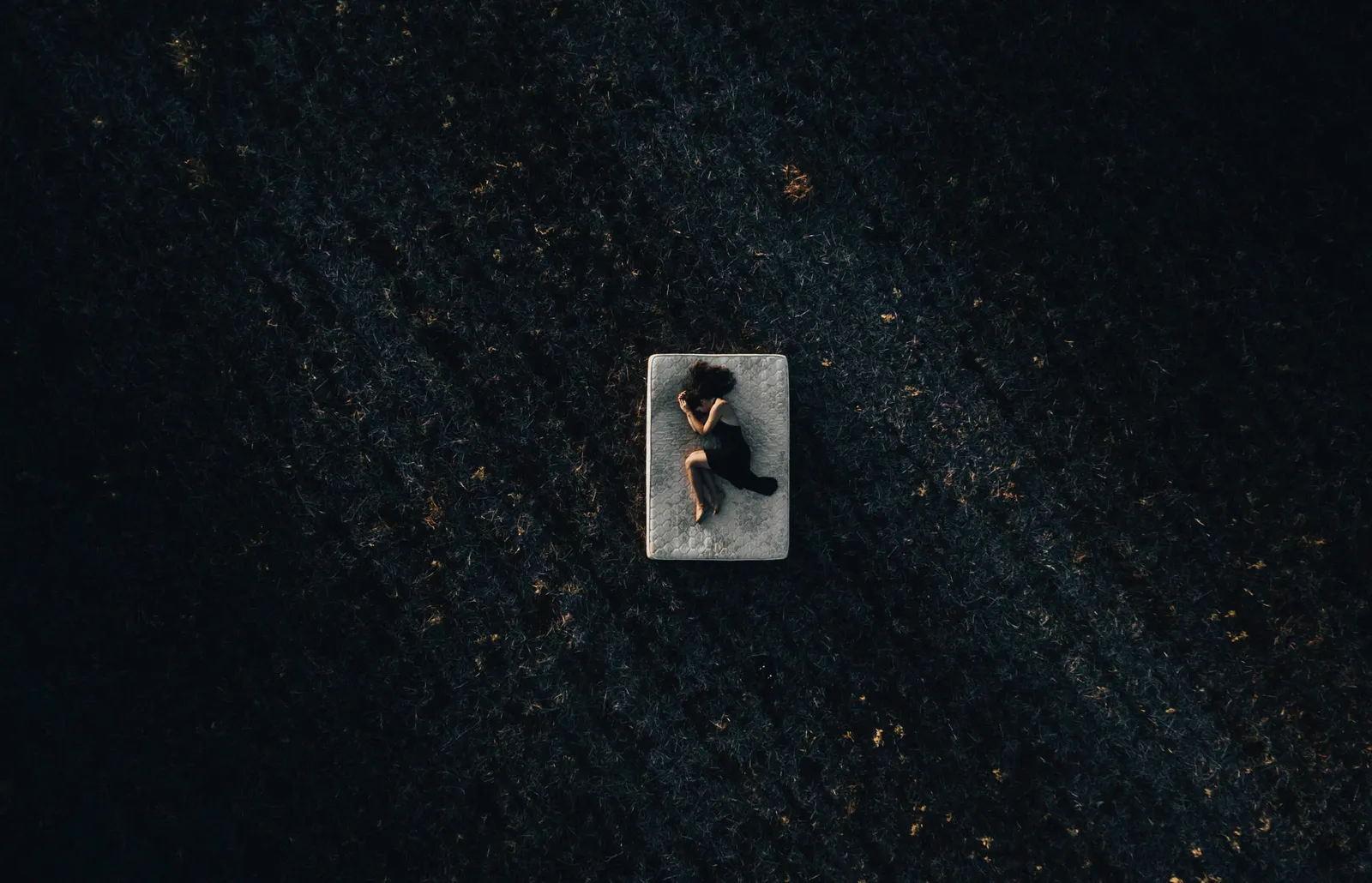 Paralisi del sonno: quando la paura ti blocca a letto