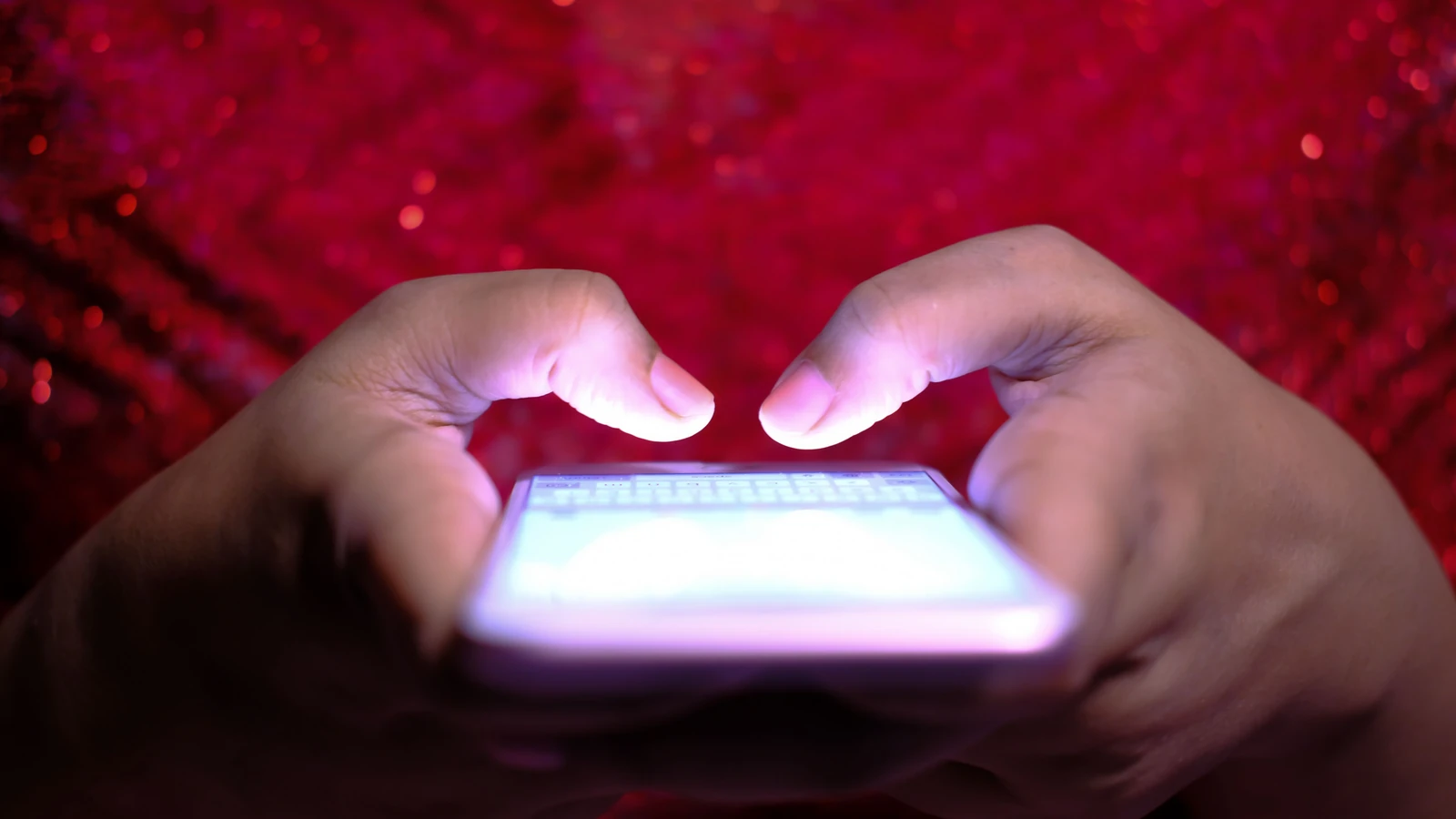 Auto-trolling: quando l’attacco a se stessi diventa digitale