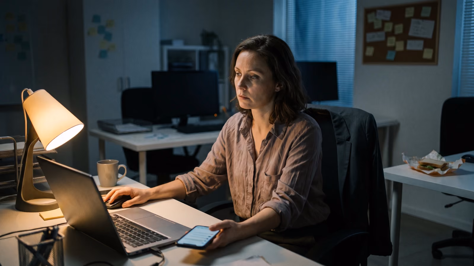 Non riuscire a dire no al lavoro: come il bisogno di approvazione può portare al burnout?