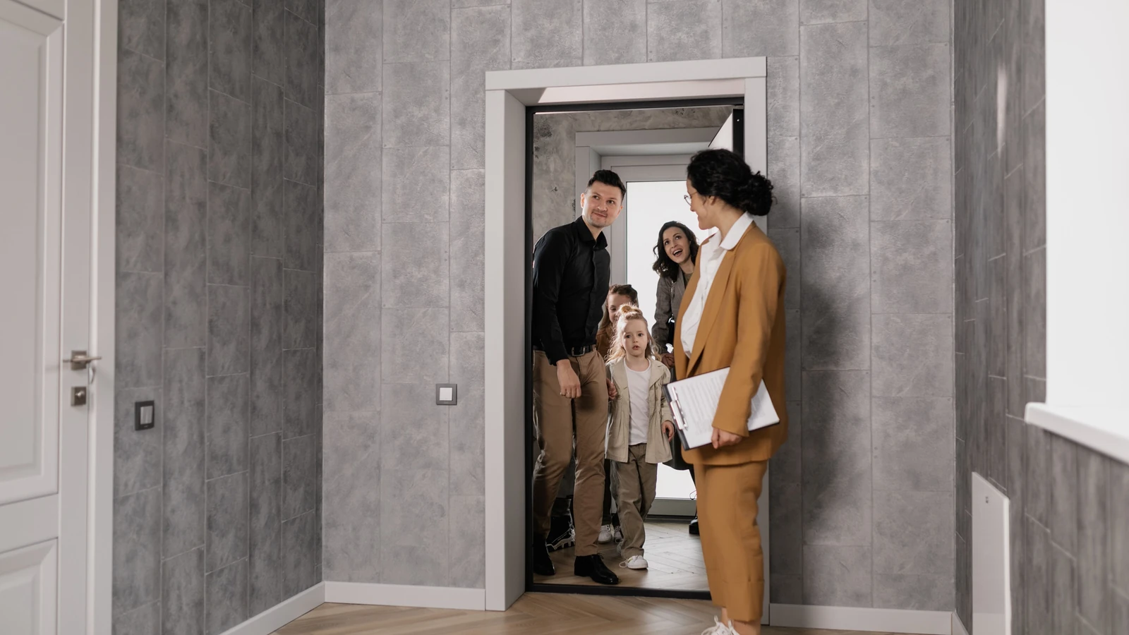 Immagine gratuita di interno, abbigliamento da ufficio, acquirente