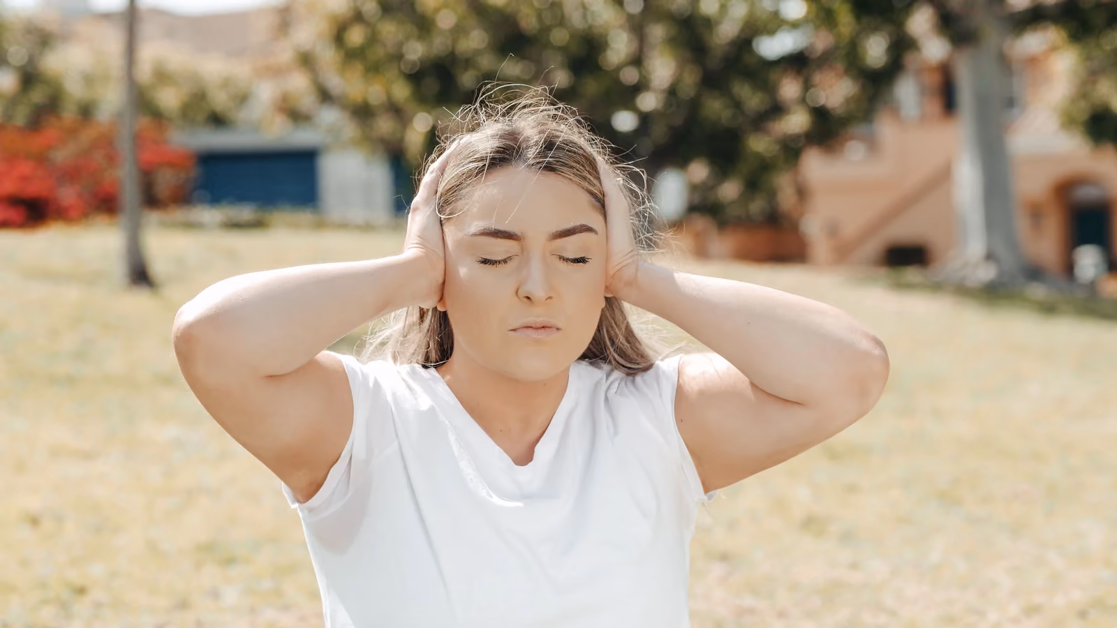 Foto gratuita di abbigliamento casual, alberi e sollievo dallo stress — Kindel Media – Pexels