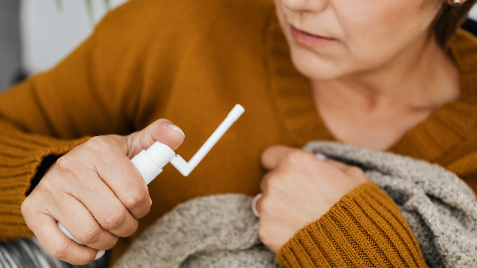 Esketamina: spray nasale, effetti e psicoterapia