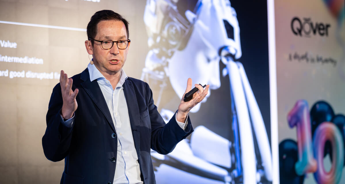 Henri Dewaerheijd of Mastercard delivering a keynote on card-linked and embedded insurance at Qover's 10-year summit in Brussels