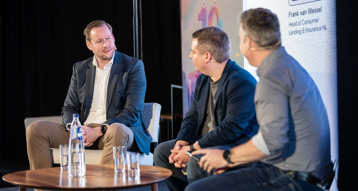 Frank van Wessel of ING and Pavel Klimovskij of Revolut speaking on the embedded insurance distributor panel at Qover's 10-year summit in Brussels