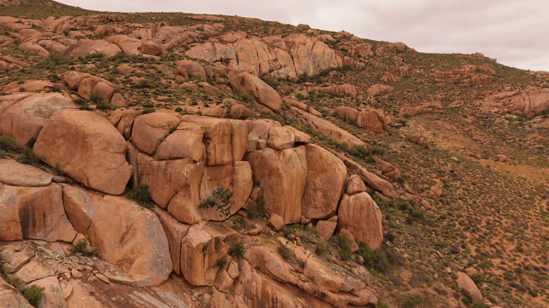 View looking down at the Nakatomi Crag, Tierhoek, Richtersveld