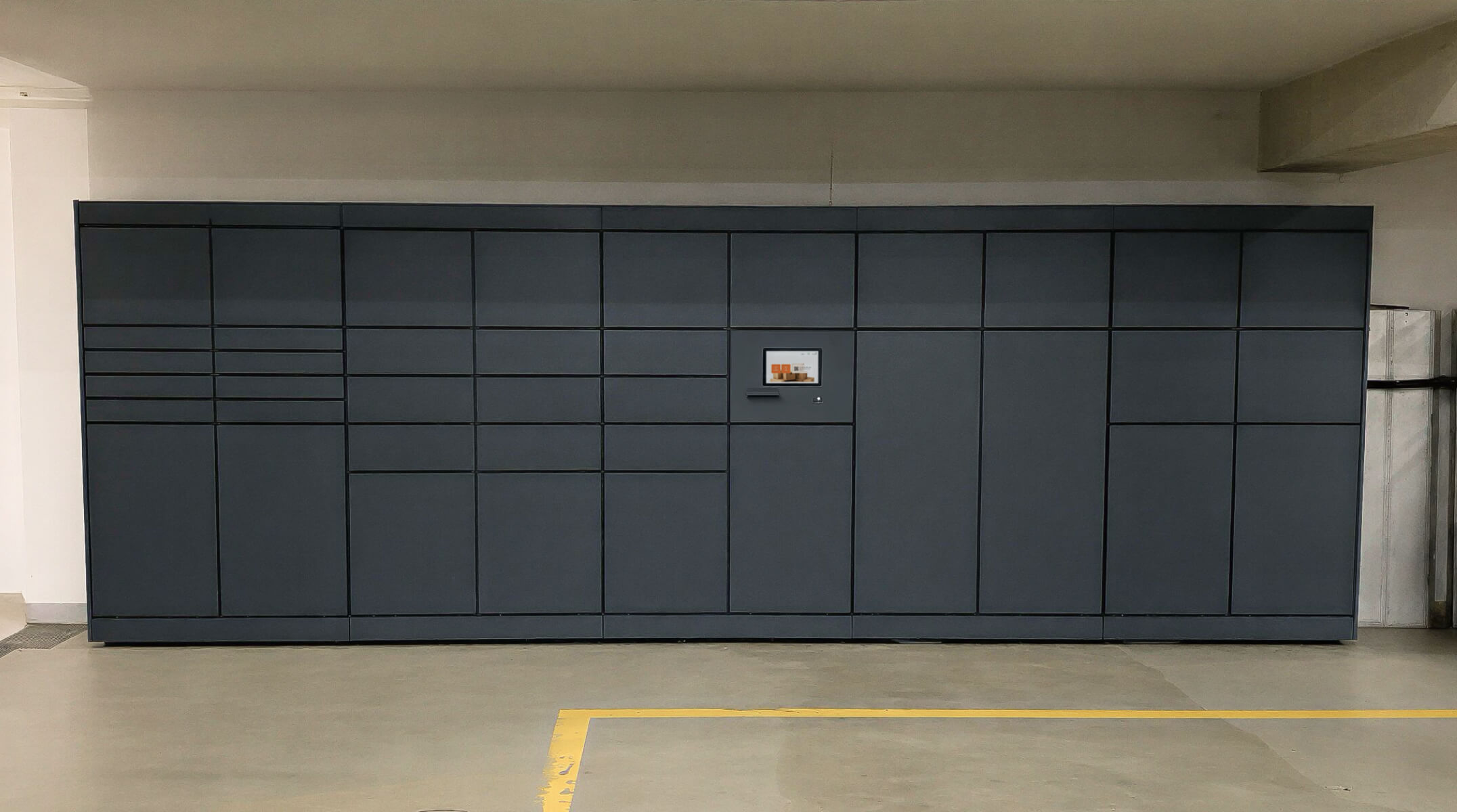 Open multi-operator locker deployed without cabling or site electrical works