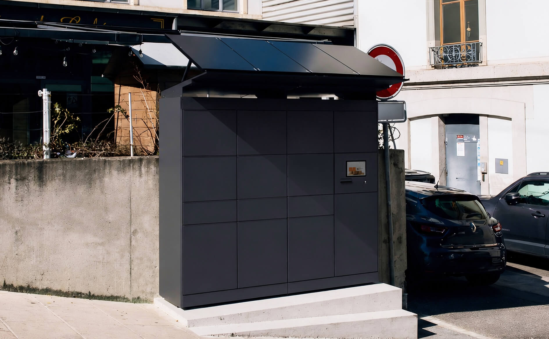 Socket-free OMNIC parcel locker with integrated solar panels on a city street