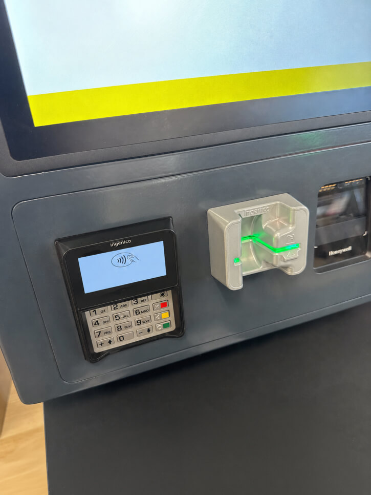Customer completing a parcel shipment without queuing at the counter