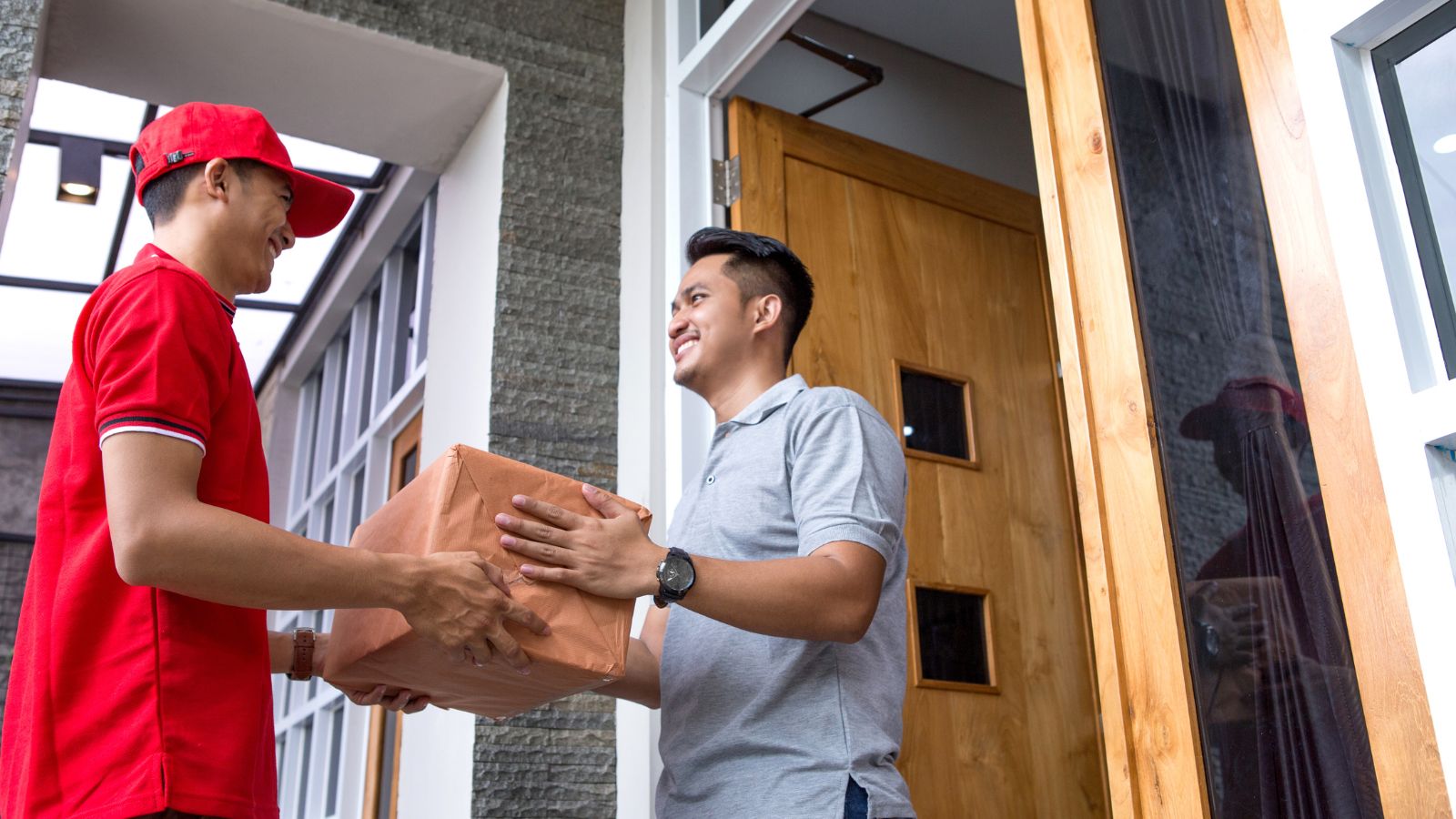 Expanding fulfilment: Home delivery with card payment 