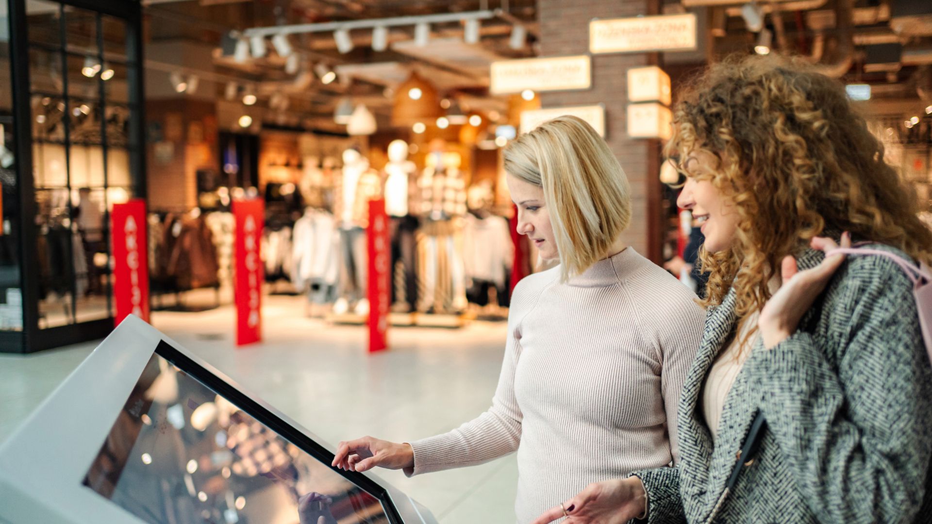 In-Store Digital Screen Software for Retail: From Signage to Interactive Shopping