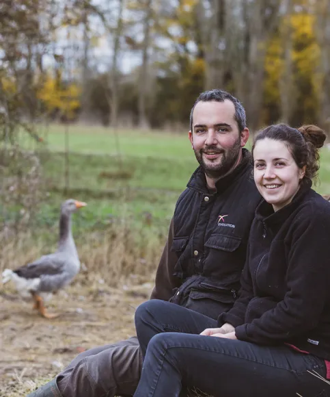 Homme et femme sur une ferme