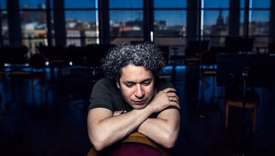 Gustavo Dudamel alcanza la madurez lejos de Venezuela y cerca de Spielberg