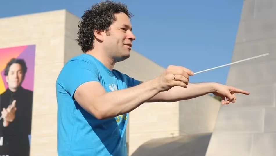 Dudamel: un 'rockstar' de la música al rescate de los niños
