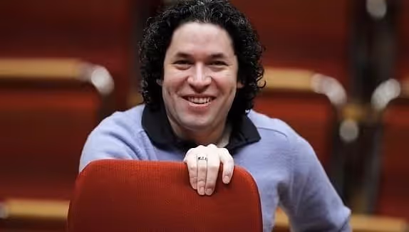 Dudamel inspira a los jóvenes músicos con un apasionado taller