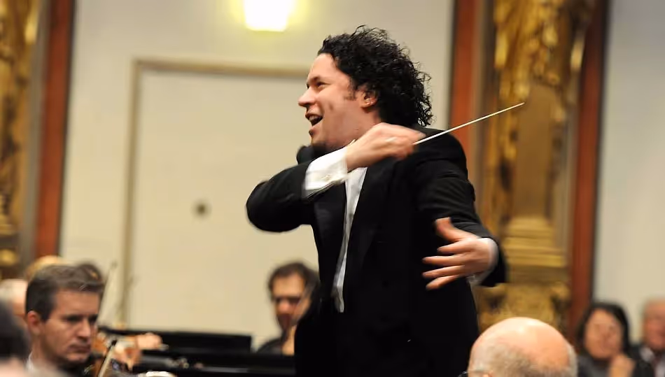 Gustavo Dudamel y el debut de la Filarmónica de Viena en el Municipal: "Es un honor estar en un momento histórico para Chile"