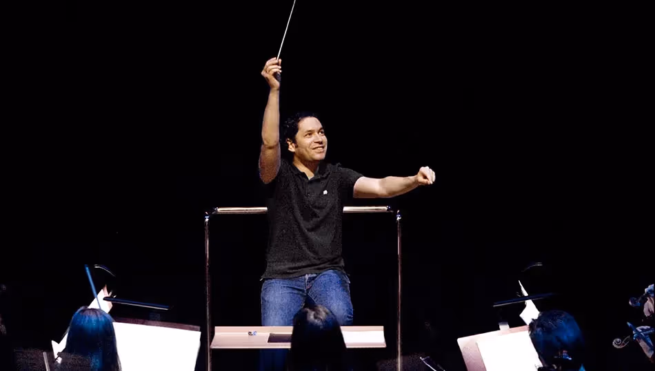 Gustavo Dudamel learns to conduct his career