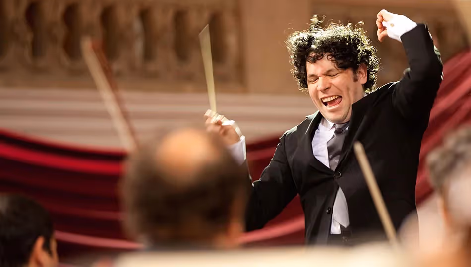 Gustavo Dudamel electriza a los jóvenes músicos londinenses