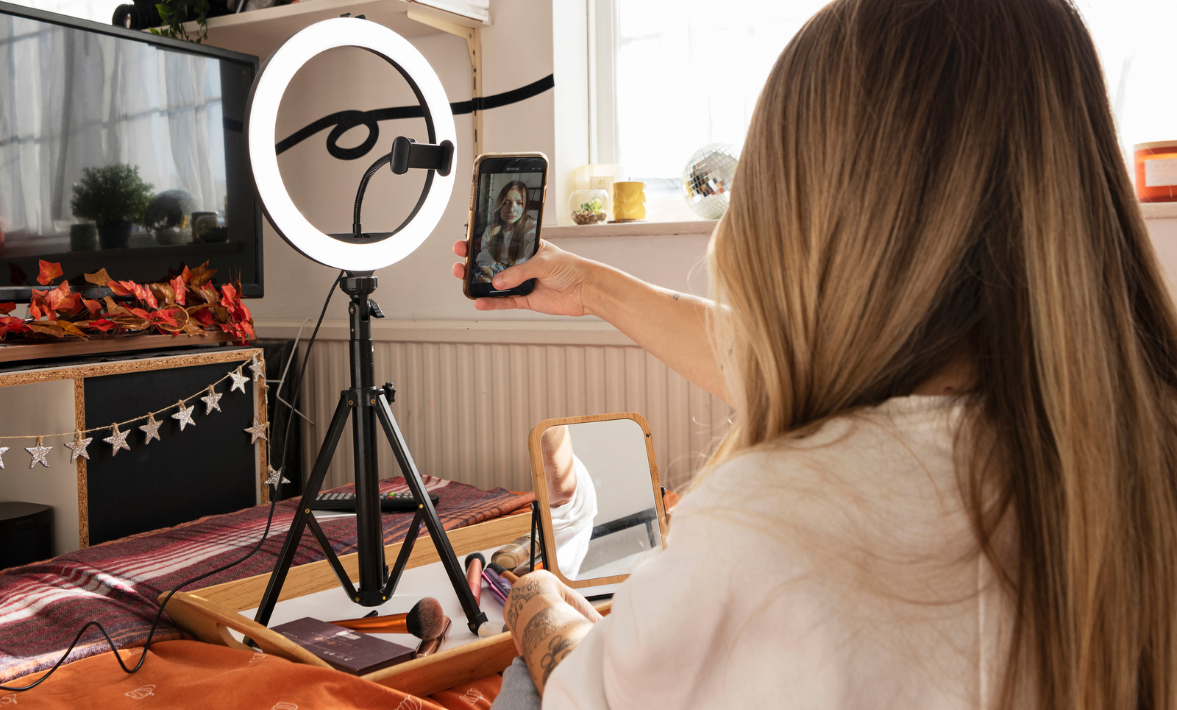 Stratégie TikTok Shop avec création de contenus UGC et lives par Juicy Creative
