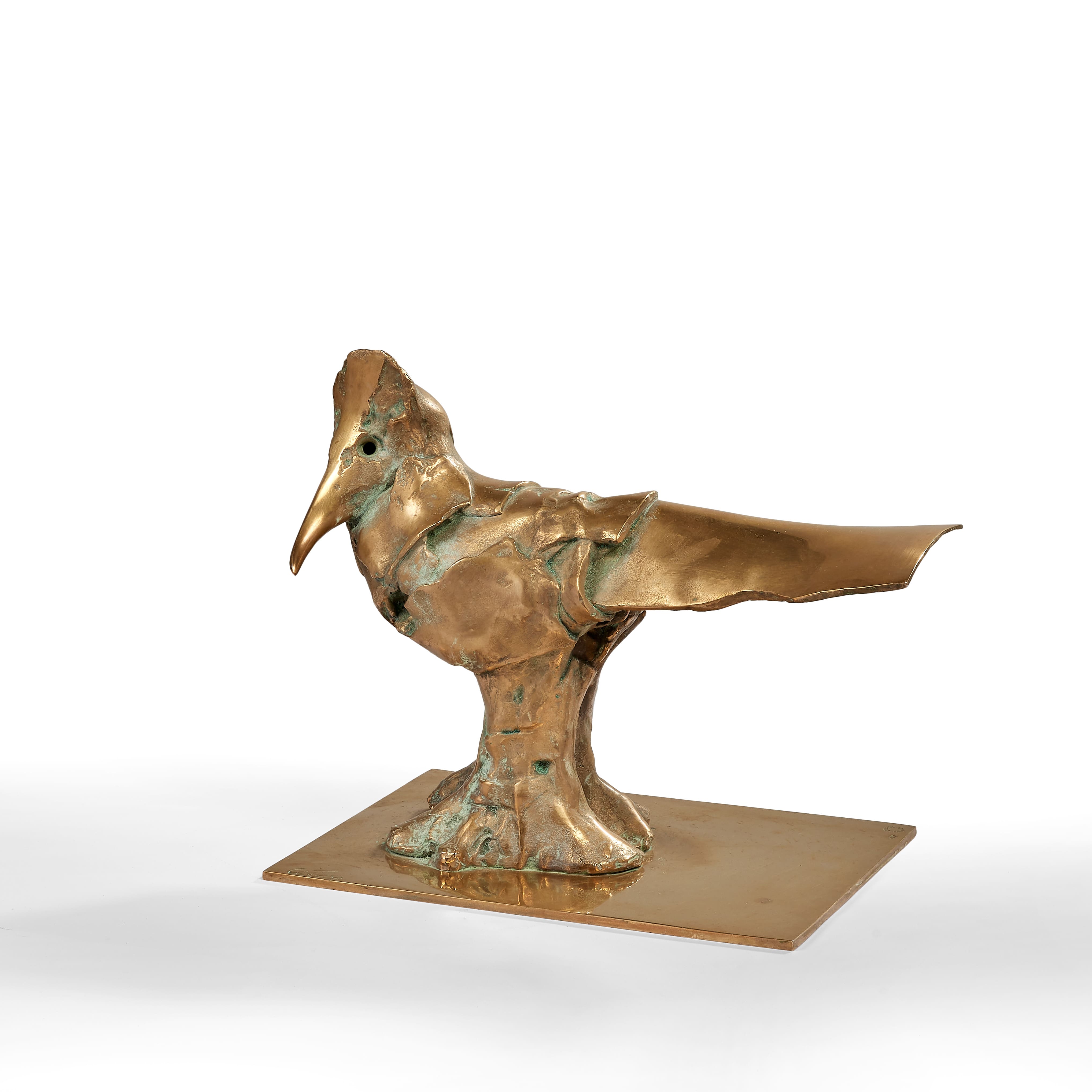 César Baldaccini, Oscar — bronze bird sculpture seen in profile, presented by the AB Agnès Aittouares Gallery in Paris. This perspective highlights the elegant lines and expressive power of the work, illustrating the mastery of bronze and the sculptural creativity of modern and contemporary French art.