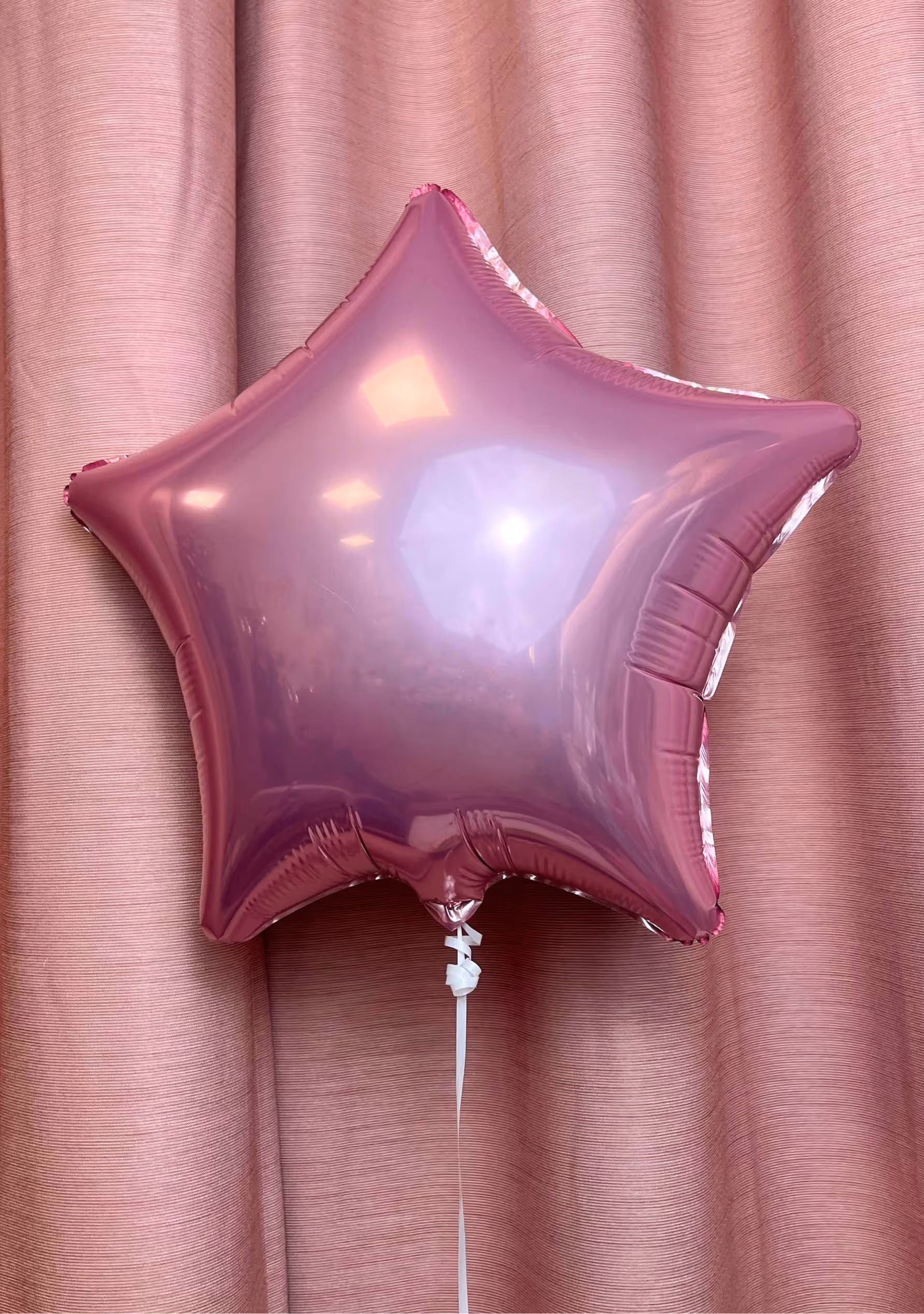 Balon w kształcie gwiazdy, błyszczący – błyszczący balon w kształcie gwiazdy Be My Flower Wrocław – dodatek do bukietu z dostawą
