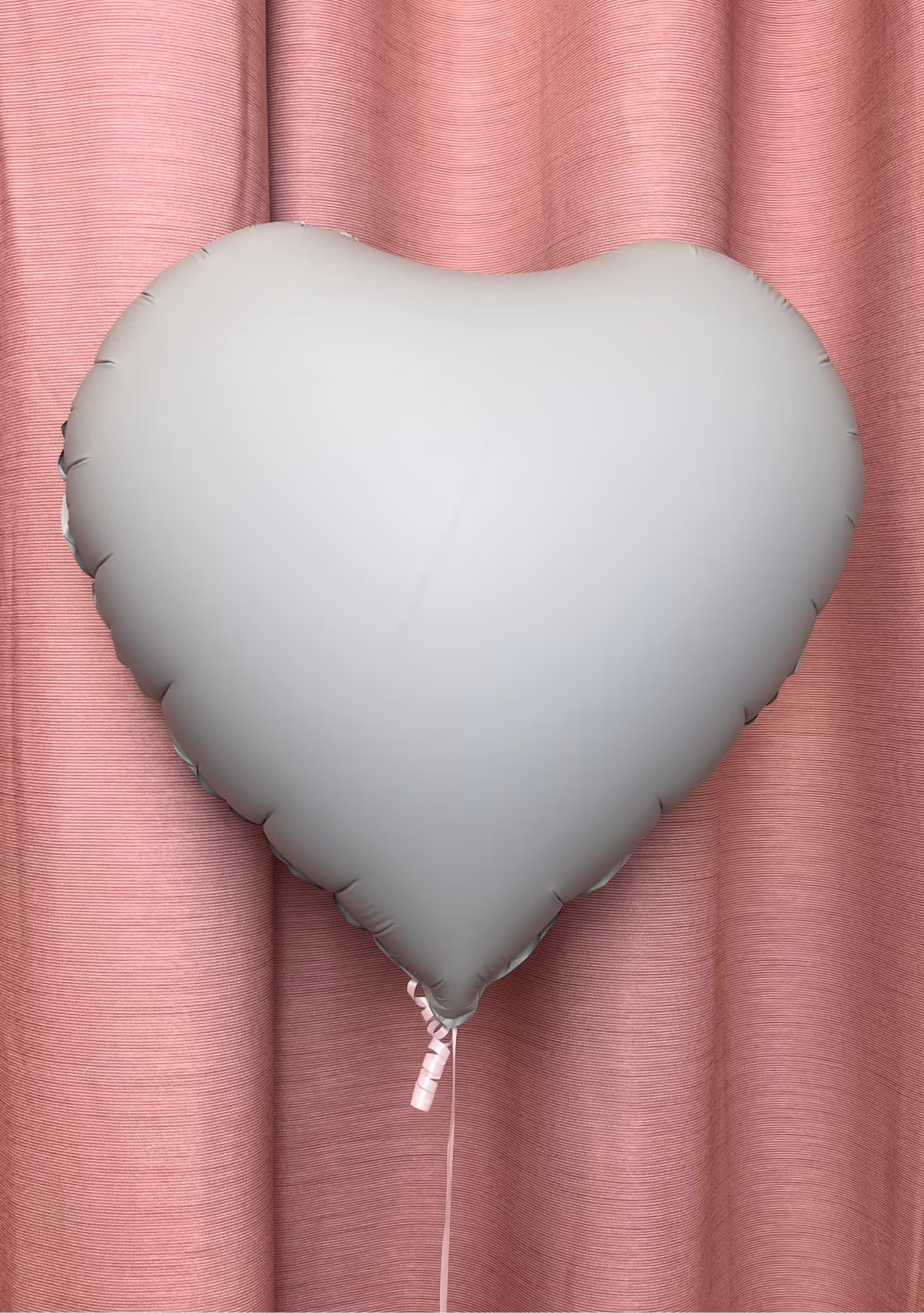 Balon w kształcie serca, matowy – matowy balon w kształcie serca Be My Flower Wrocław – romantyczny dodatek do kwiatów