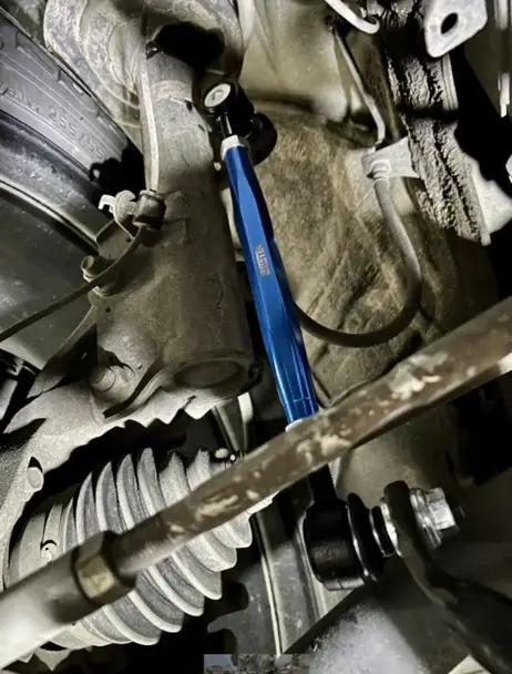 Lifted Subaru Crosstrek with adjustable front sway bar endlinks 