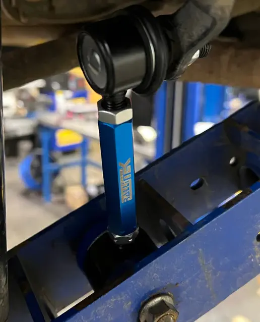 Off road Subaru Outback with adjustable rear sway bar endlinks 