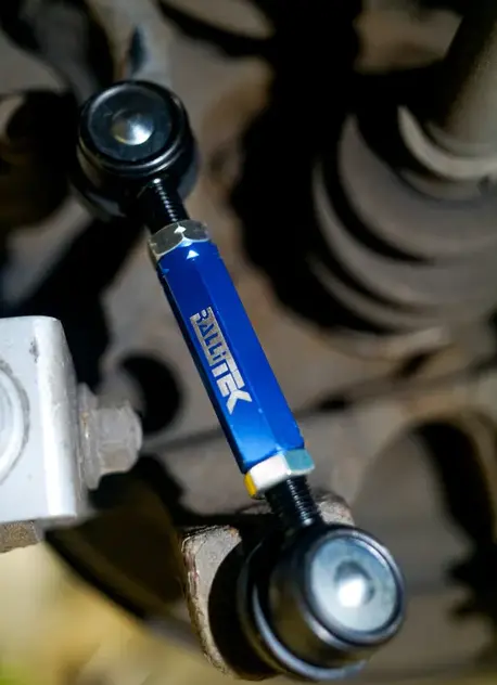 Lifted Subaru Crosstrek with adjustable rear sway bar endlinks 