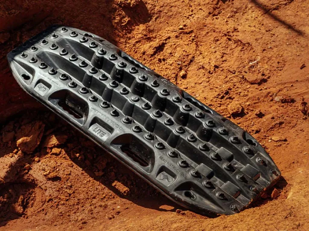 Lightweight traction boards in muddy terrain
