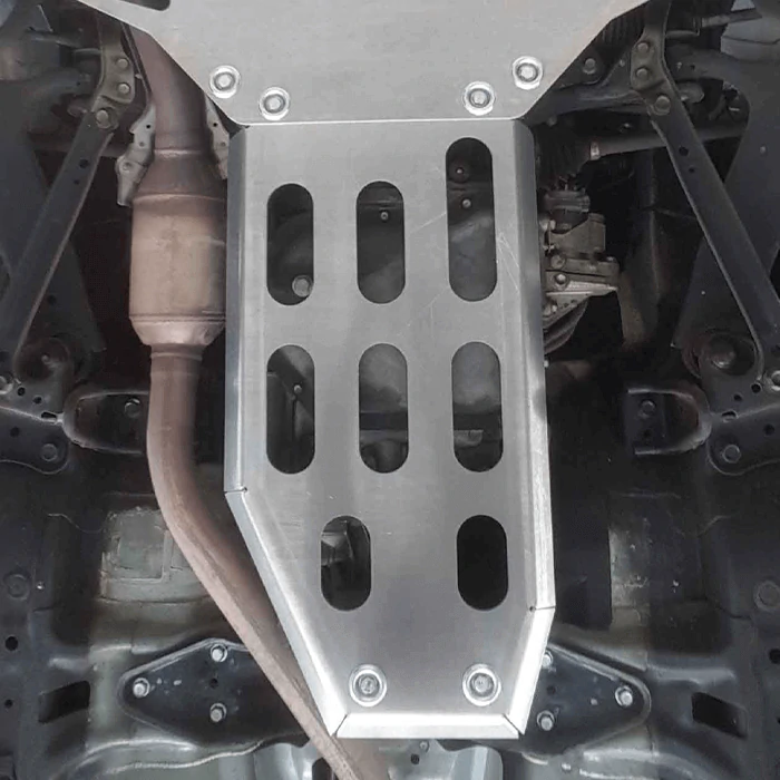 Thick aluminum skid plate protecting the transmission of the Subaru Crosstrek