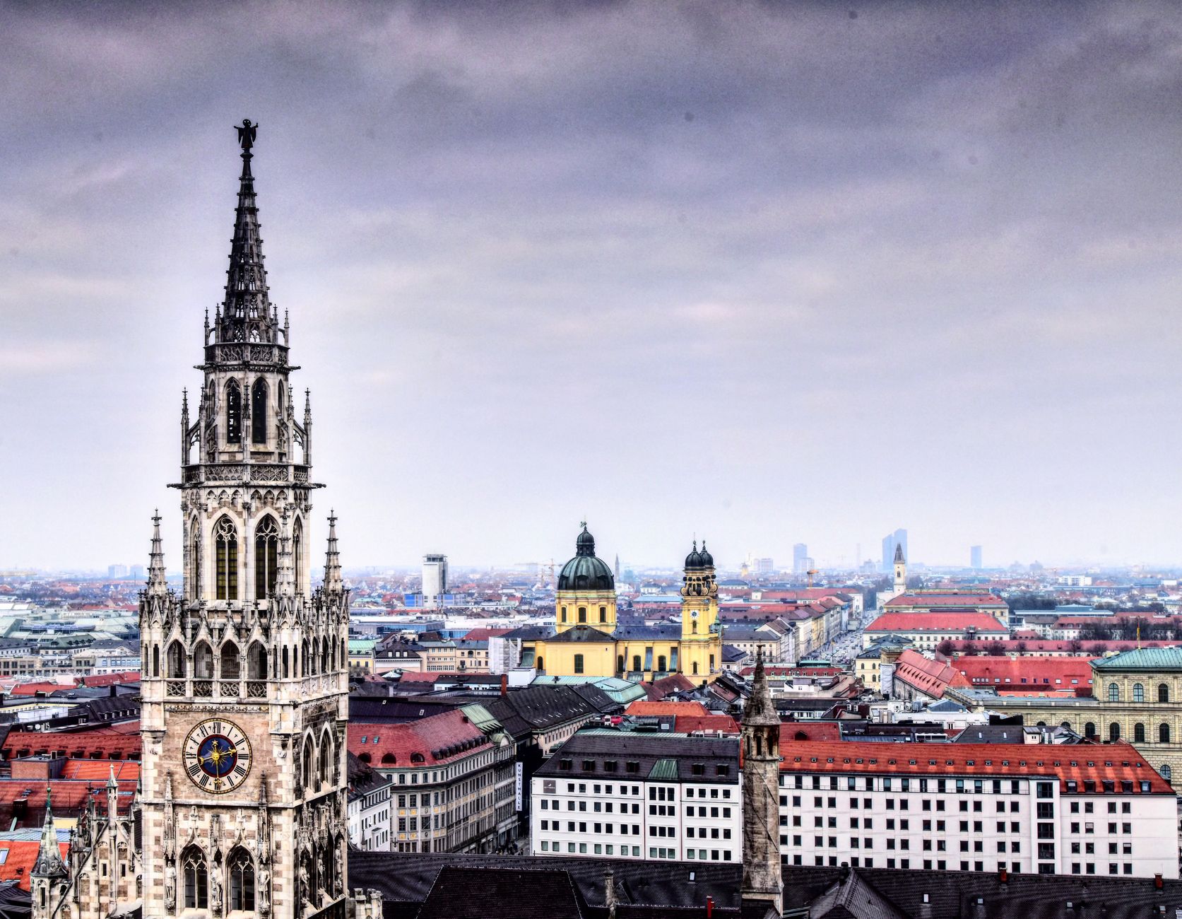 Panorama der Münchner Altstadt mit historischen Türmen