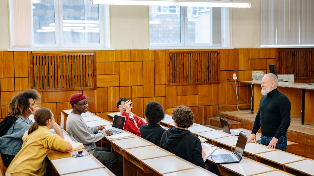 Jura privat studieren: Lohnt sich die Law School wirklich?