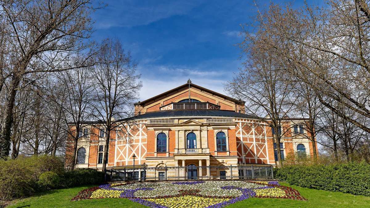 Uni Bayreuth Jura: Lohnt sich das Jurastudium 2026?