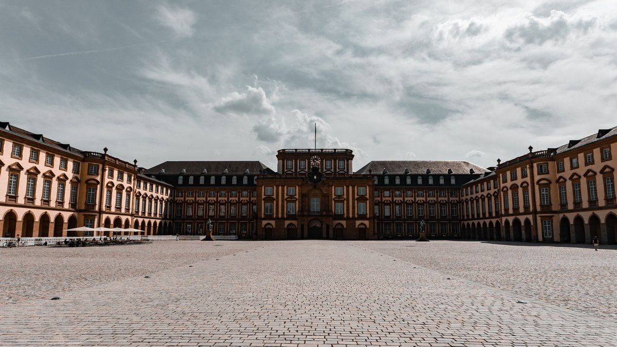 Uni Mannheim Jura: Lohnt sich die Uni 2026 fürs Jurastudium?