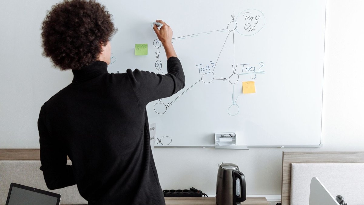 Legal Engineer werden: Gehalt, Ausbildung & Legal Tech Jobs
